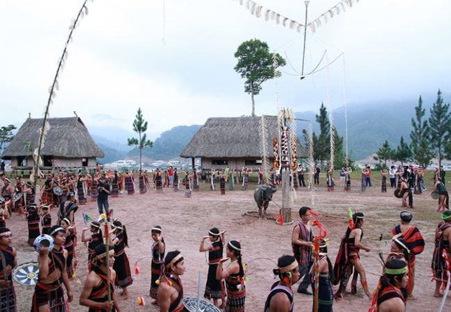 Lễ Hội Lúa Mới Ở Làng Pơr' ning